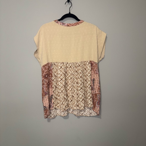 Gimmicks‎ by BKE Boho Mixed Print Patchwork V-Neck Top - Picture 2 of 3